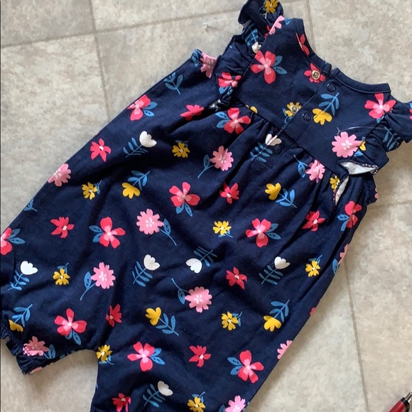 Carter’s Romper 12M  🌼💘 - Picture 2 of 3